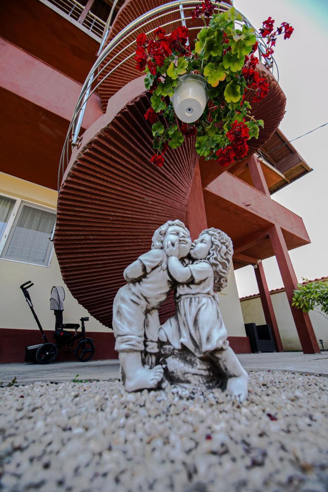 Casa Jessi Hotel 2 Mai Bagian luar foto